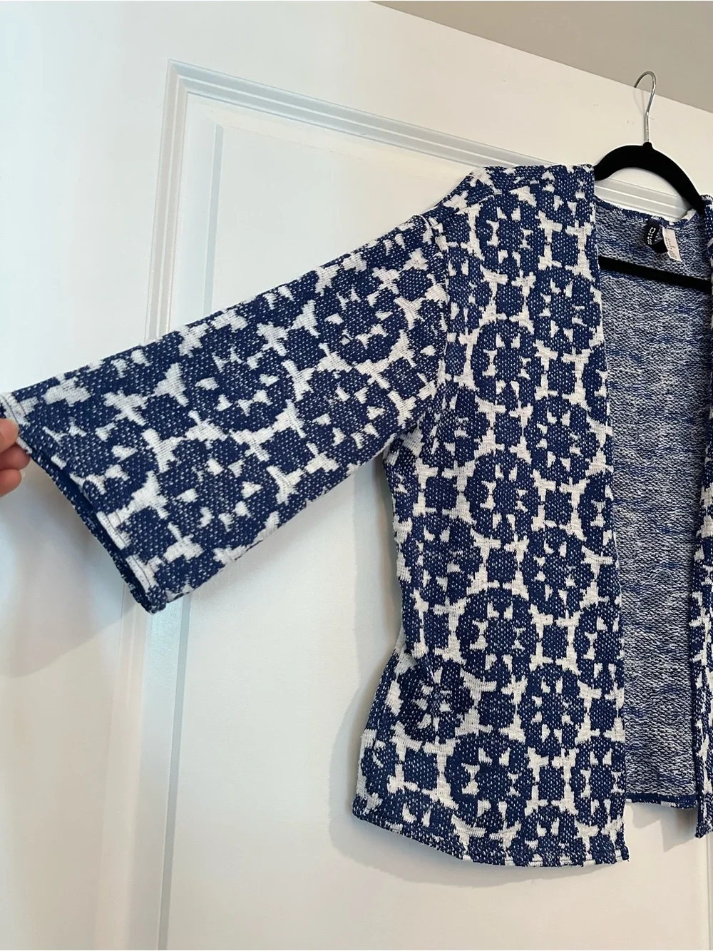Divided H&M Blue and White Pattern Textured Open Cardigan Size M